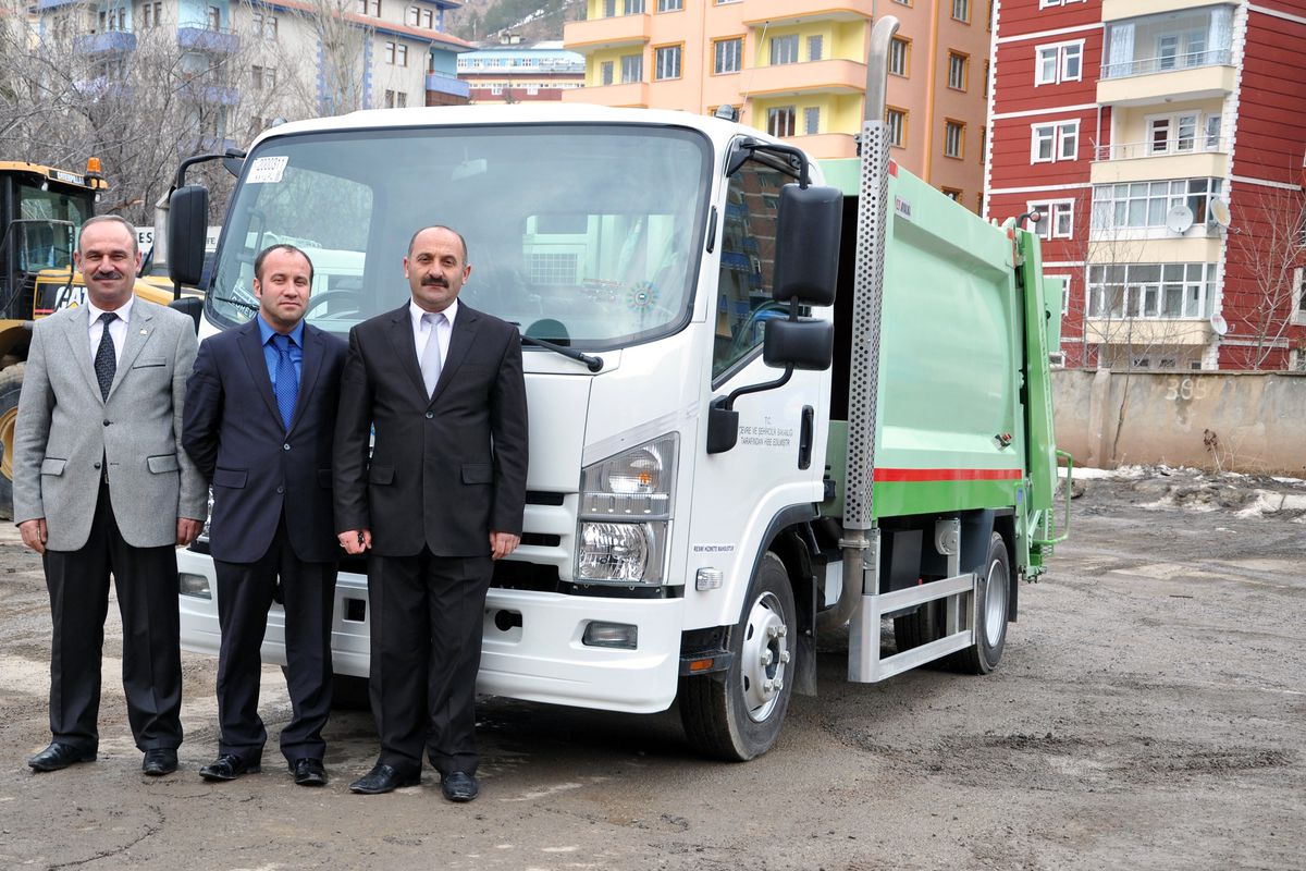 Gümüşhane Belediyesine Yeni Çöp Aracı Hibe Edildi