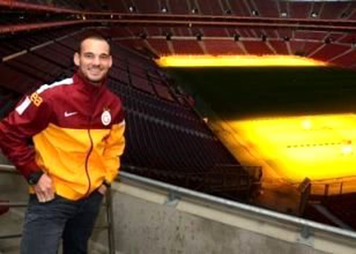 Wesley Sneijder TT Arena\'yı Gezdi