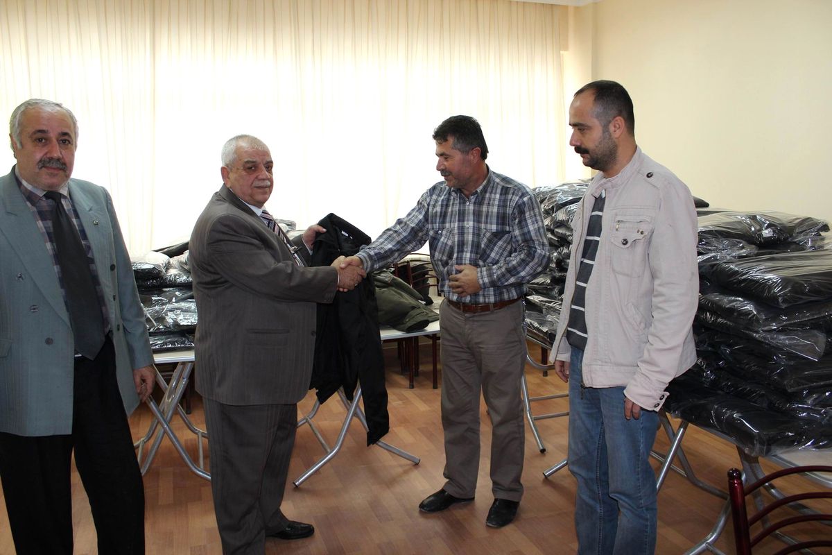Kilis Belediyesi\'nden İşçilere Giyim Yardımı