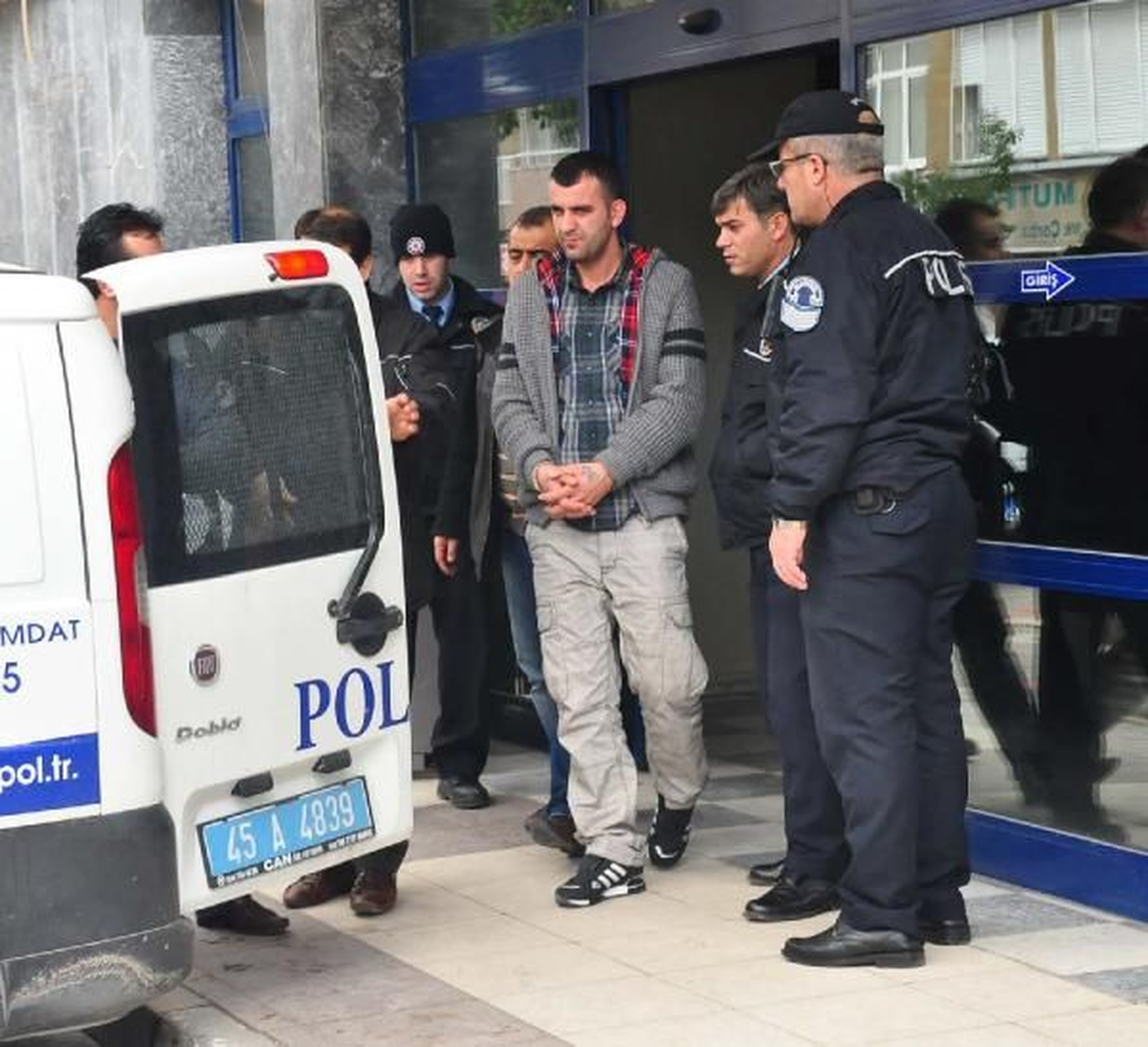 Manisa\'da Uyuşturucu Operasyonu