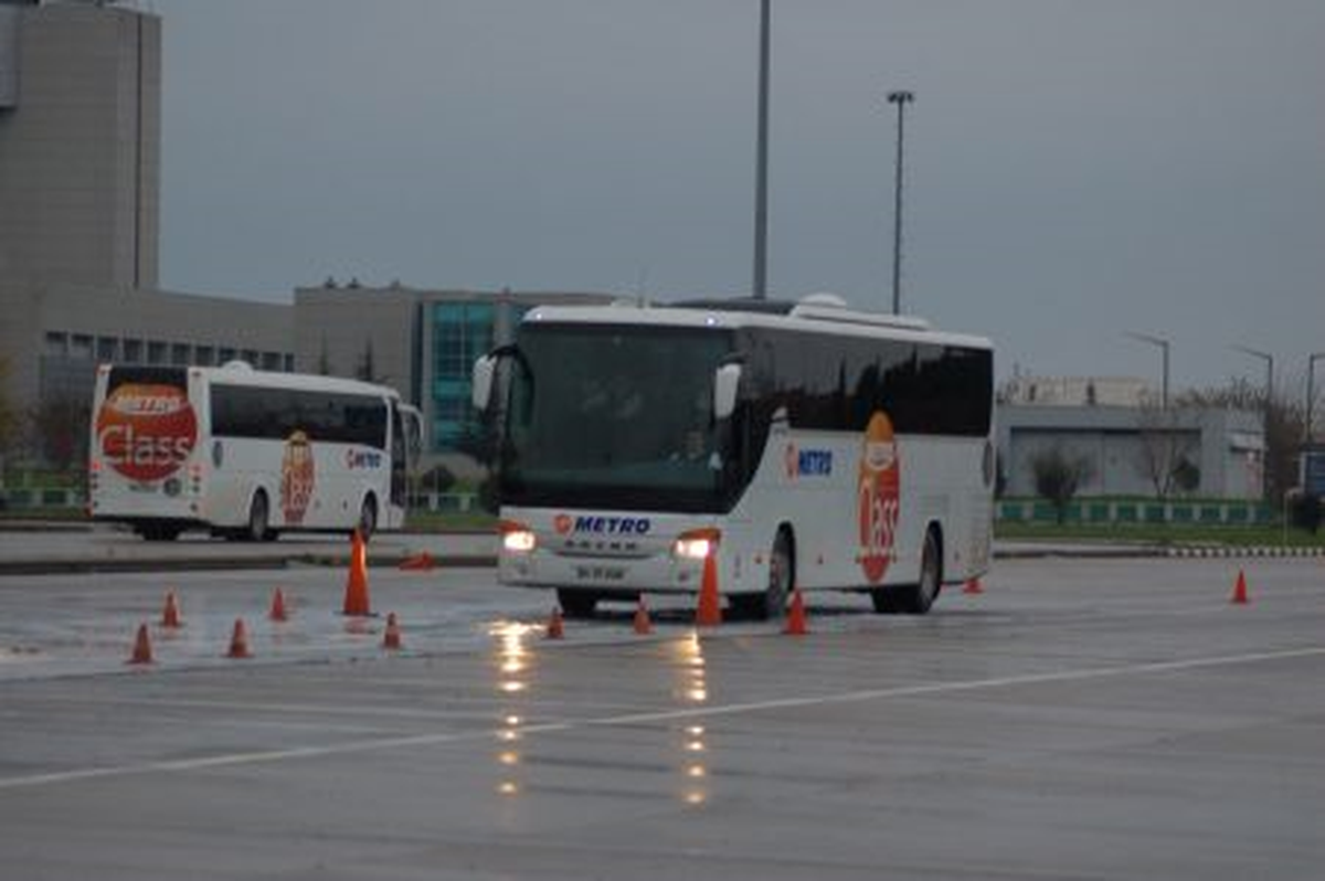 Metro Turizm\'in Kaptanlarının Eğitimi Demir Bükey Akademi\'den