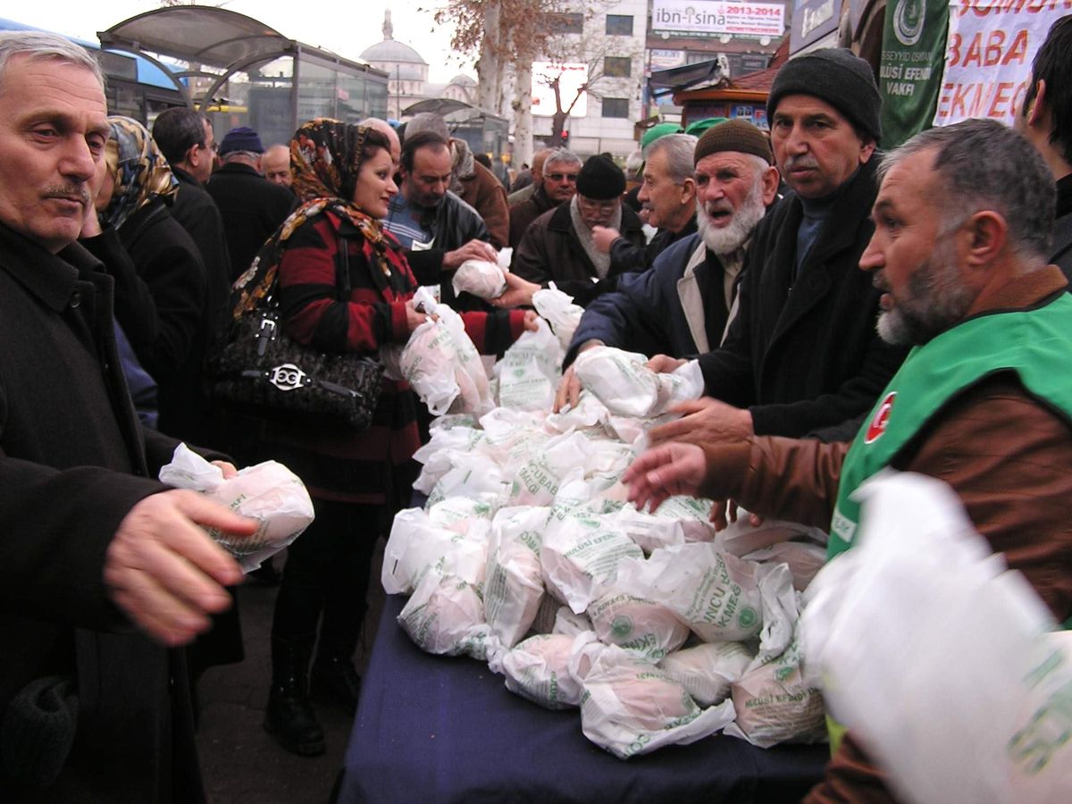 Malatya\'da Somuncu Baba Ekmeği Dağıtıldı