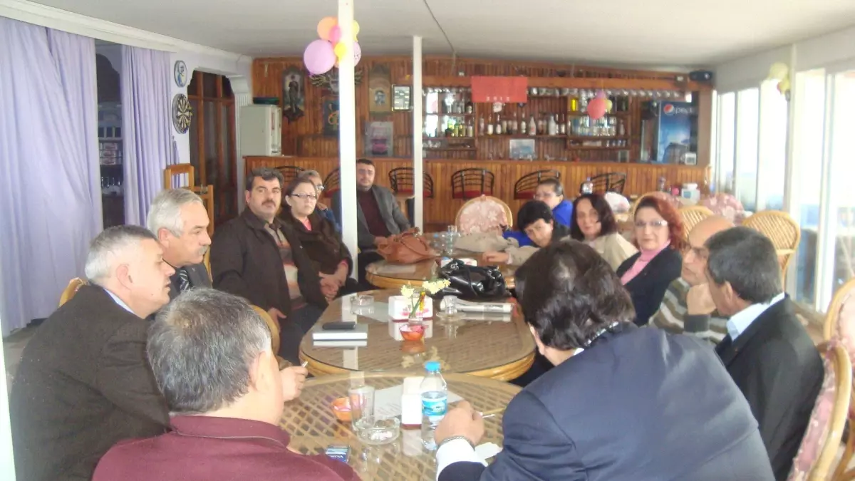 MHP\'li Bayrak Partisinde Kaldı