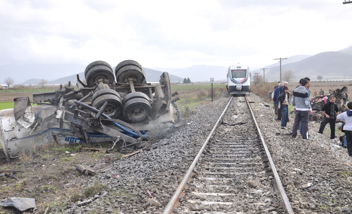 Raydan Çıkan Tren Devrilmedi