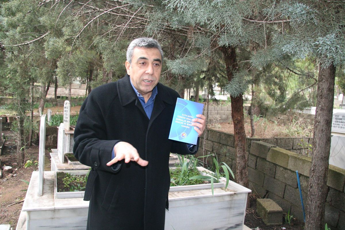 Seçime Mezarlıkta İtiraz