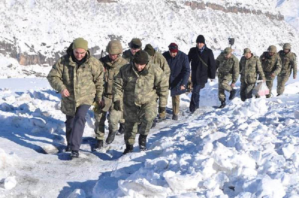 Asker İçin 131 Kilometre Beton Yol