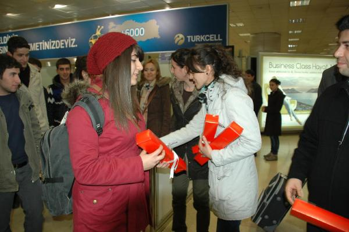 Şırnak ve Hakkari\'den Gelen Başarılı 30 Öğrenci Derbi Maçına Gidecek