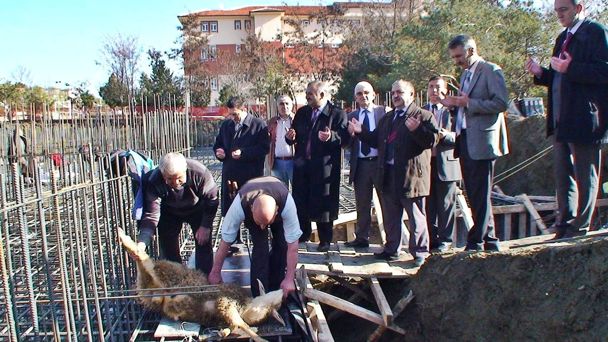 Sungurlu\'da Temel Atma Töreni