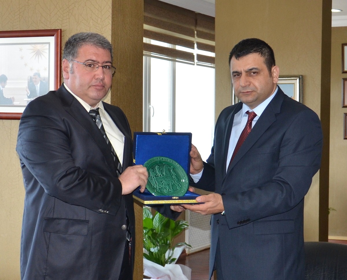 Tahtacı Türkmenleri Rektör Laçiner\'i Ziyaret Etti