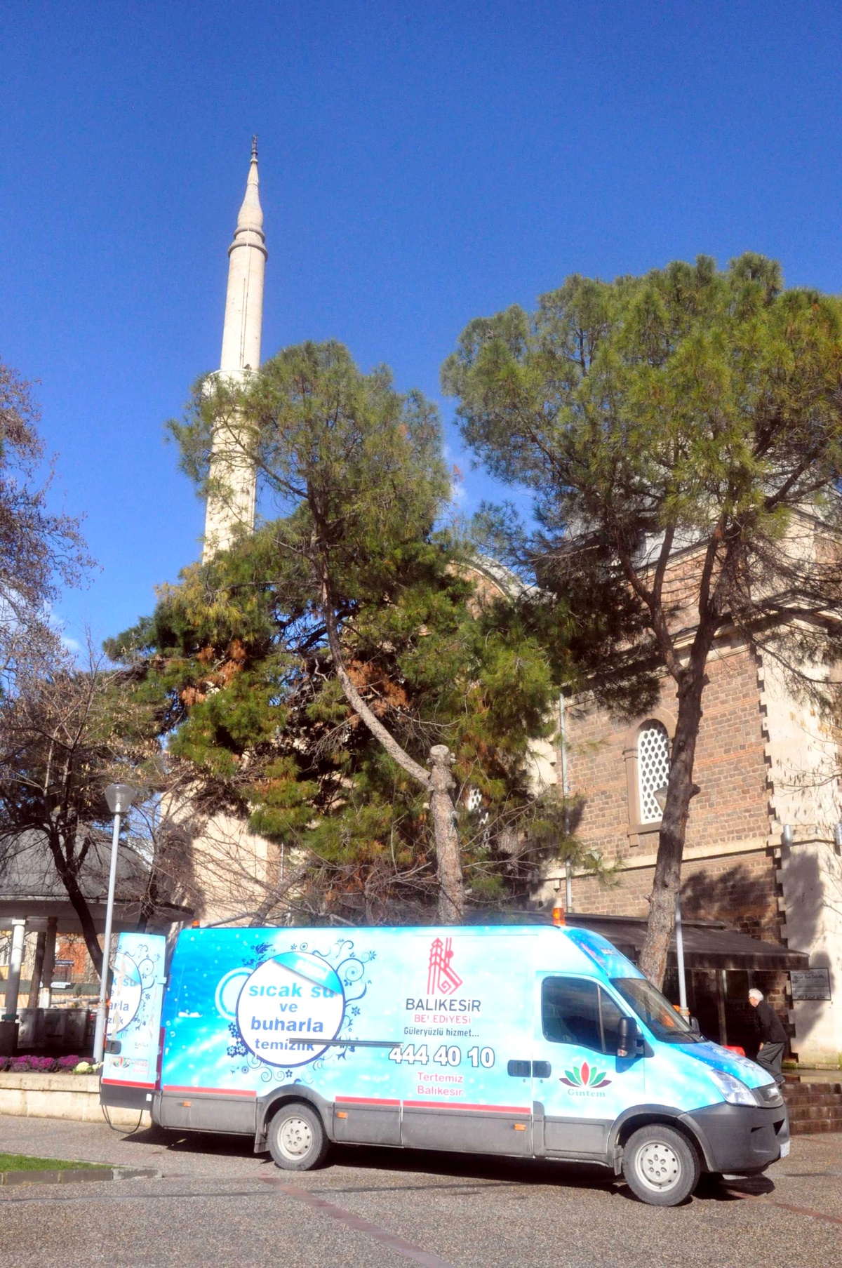 Tarihi Paşa Camii\'nde Kandil Temizliği