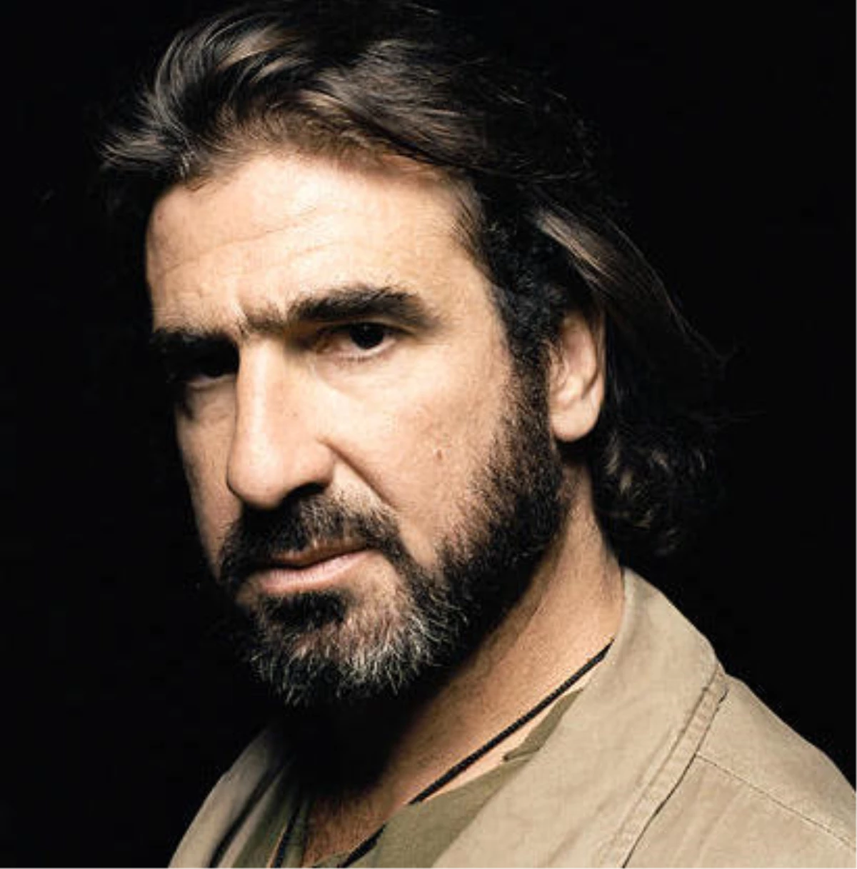 Ünlü Futbolcu Cantona\'dan Fakirlere Anlamlı Bağış