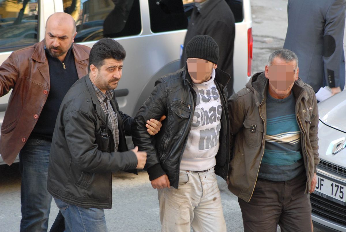 Üst Geçit Köprüsünün Demirlerini Çaldılar