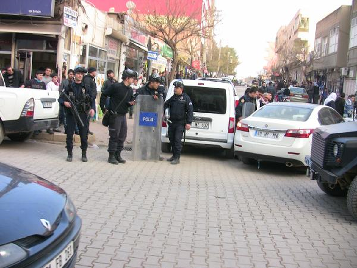 Viranşehir\'de Silahlı Kavga: 2 Yaralı