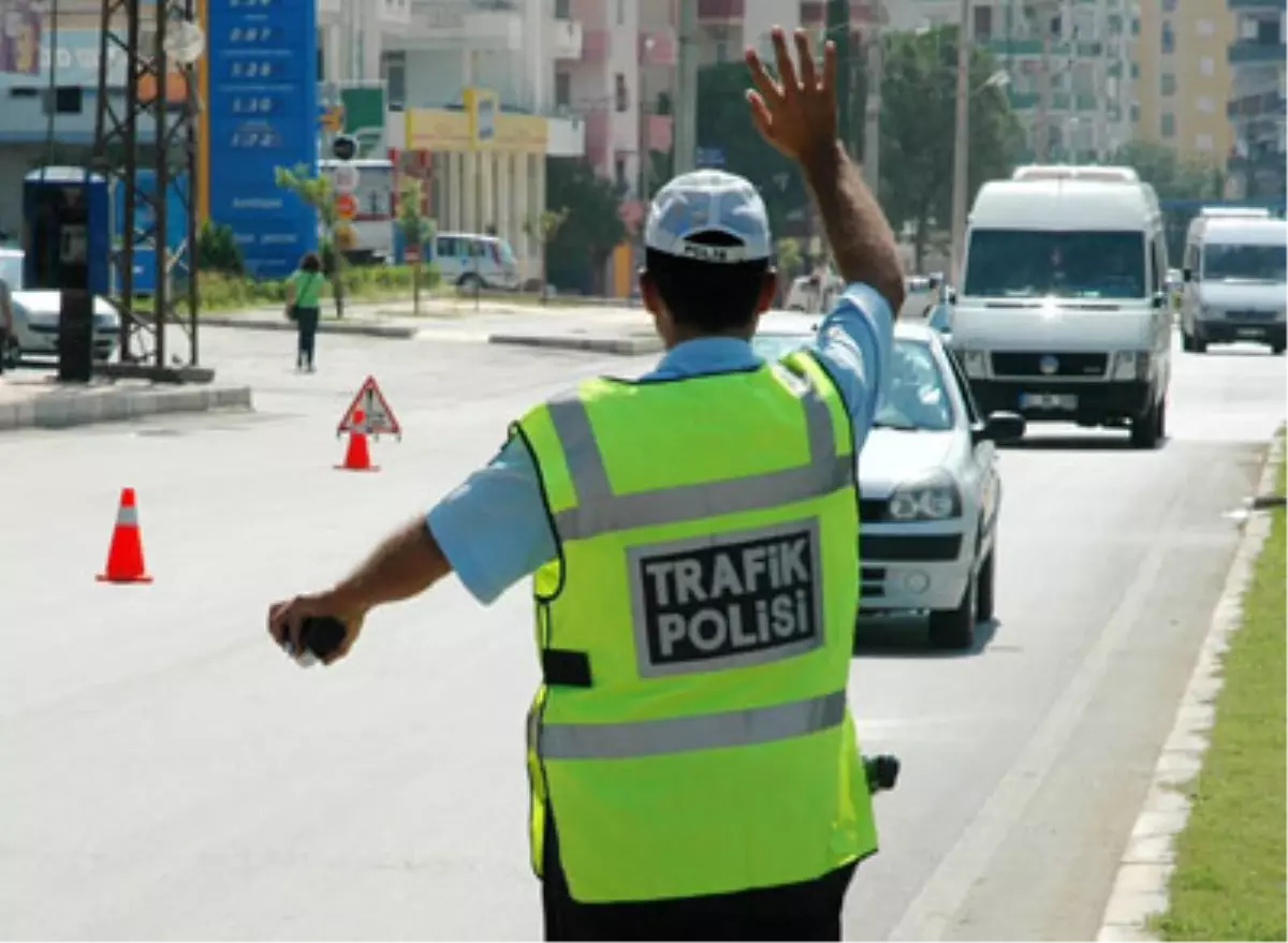 Yarış Yapmak İsteyen 14 Sürücüye Ceza