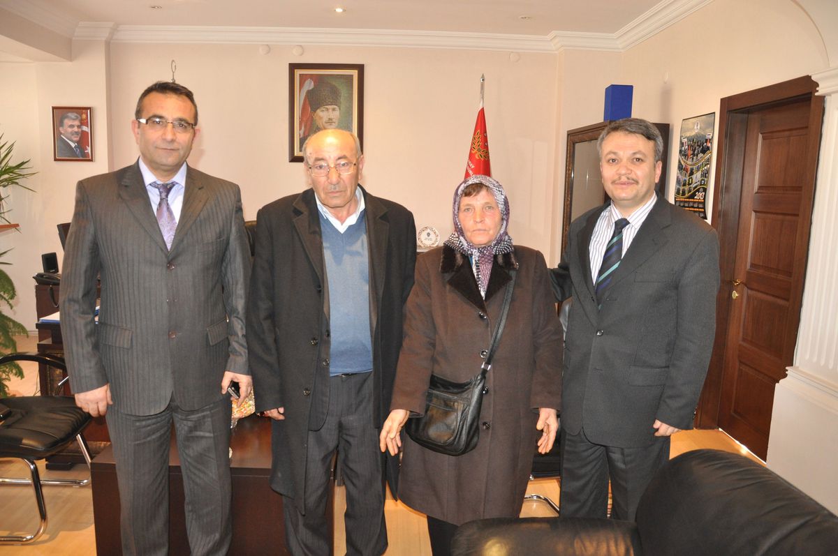 Yaşlı Çiftin 140 Bin Lirasını Polis Kurtardı
