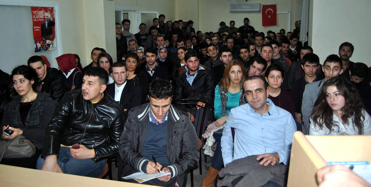 Ak Gençlikten Haftalık Toplantılara Yoğun İlgi