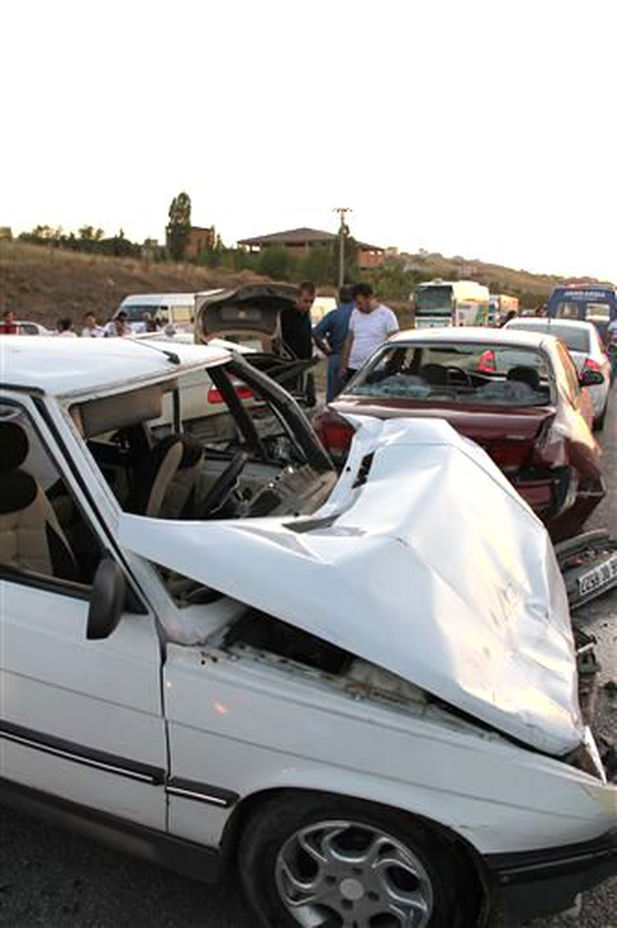 Ankara\'da Zincirleme Trafik Kazası: 3 Yaralı