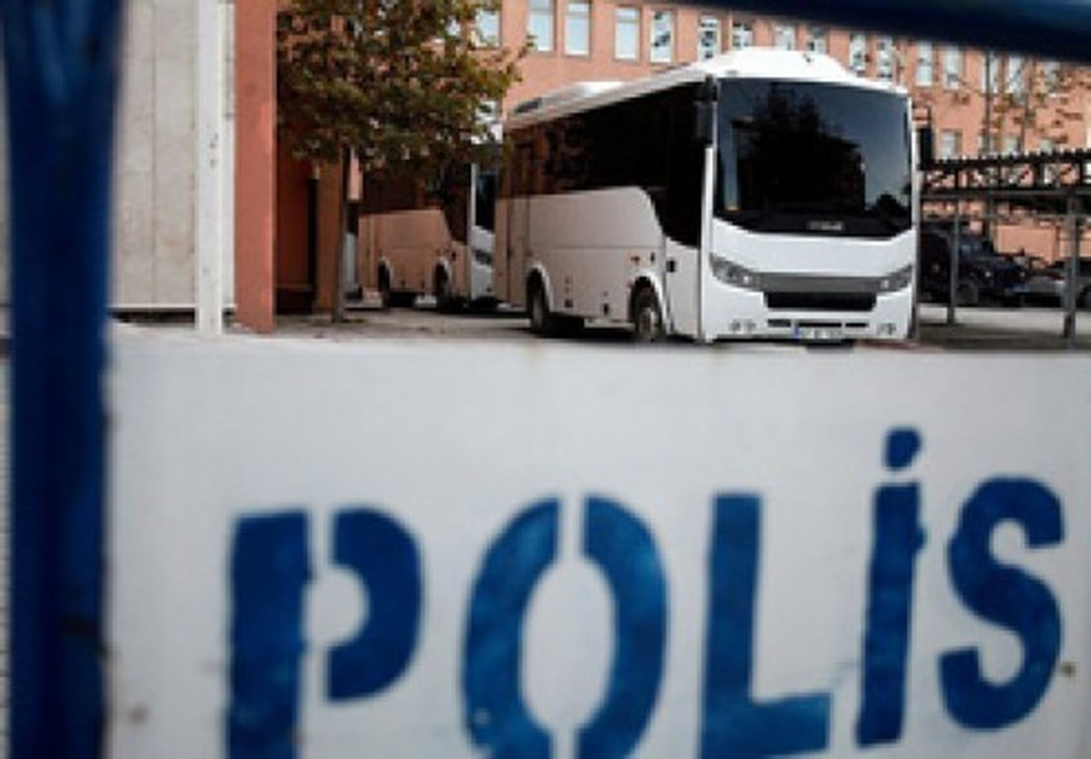 Batman\'da Polis Aracına Bombalı Saldırı