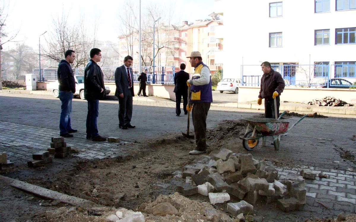 Belediye Ekiplerinden Yoğun Yol Mesaisi