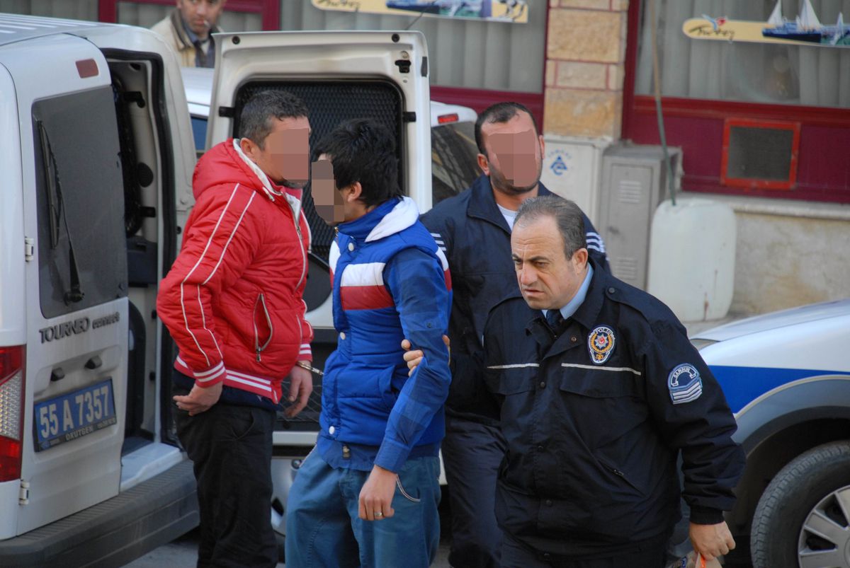 Bıçakla Yaralamaya 3 Gözaltı