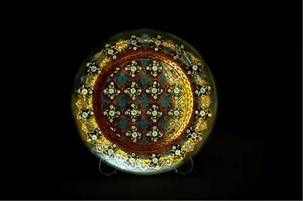 Cam Süsleme Sanatçısı Alkın Roma\'da Sergi Açtı