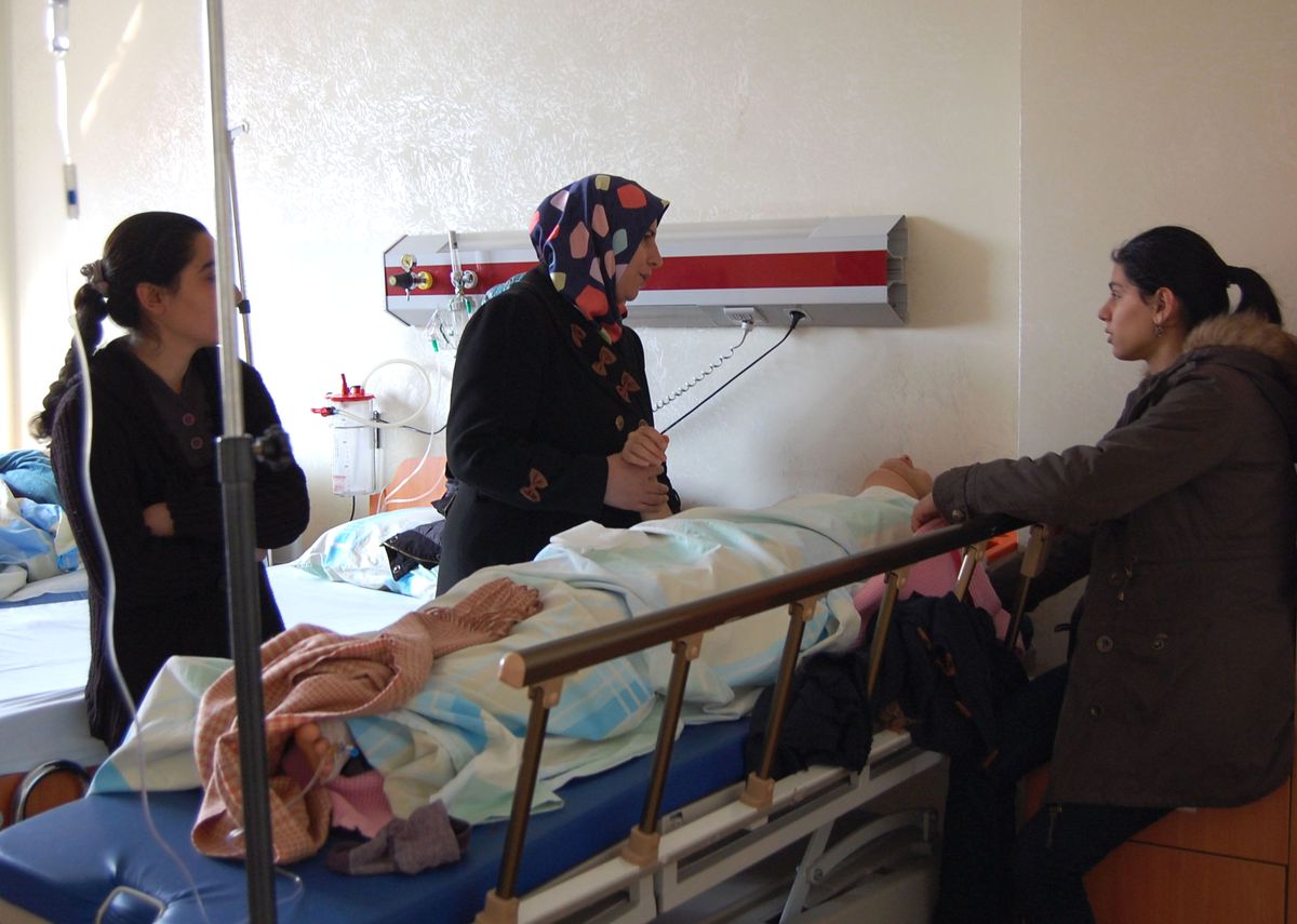 Çatıdan Düşen Kar, Genç Kızı Yaraladı