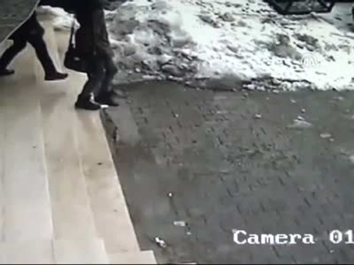 Çatıdan Düşen Kar, Genç Kızı Yaraladı