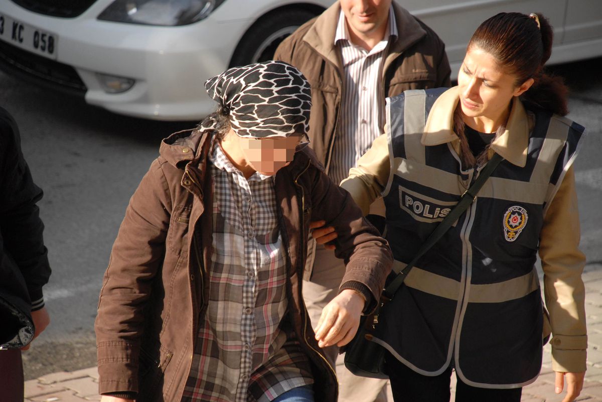 Evinde Fuhuş Yaptırmaya Tutuklama