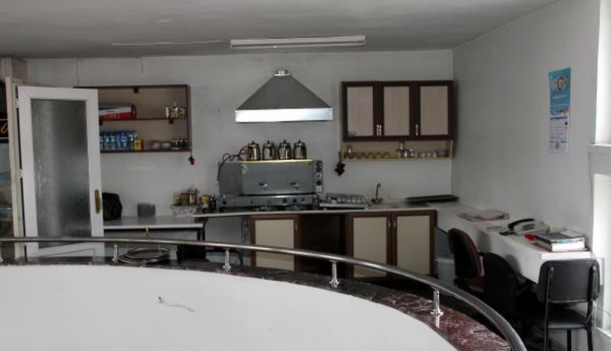 Giresun Valisi\'nden Hükümet Konağındaki 3 Çay Ocağına \'Hijyen\' Kapaması
