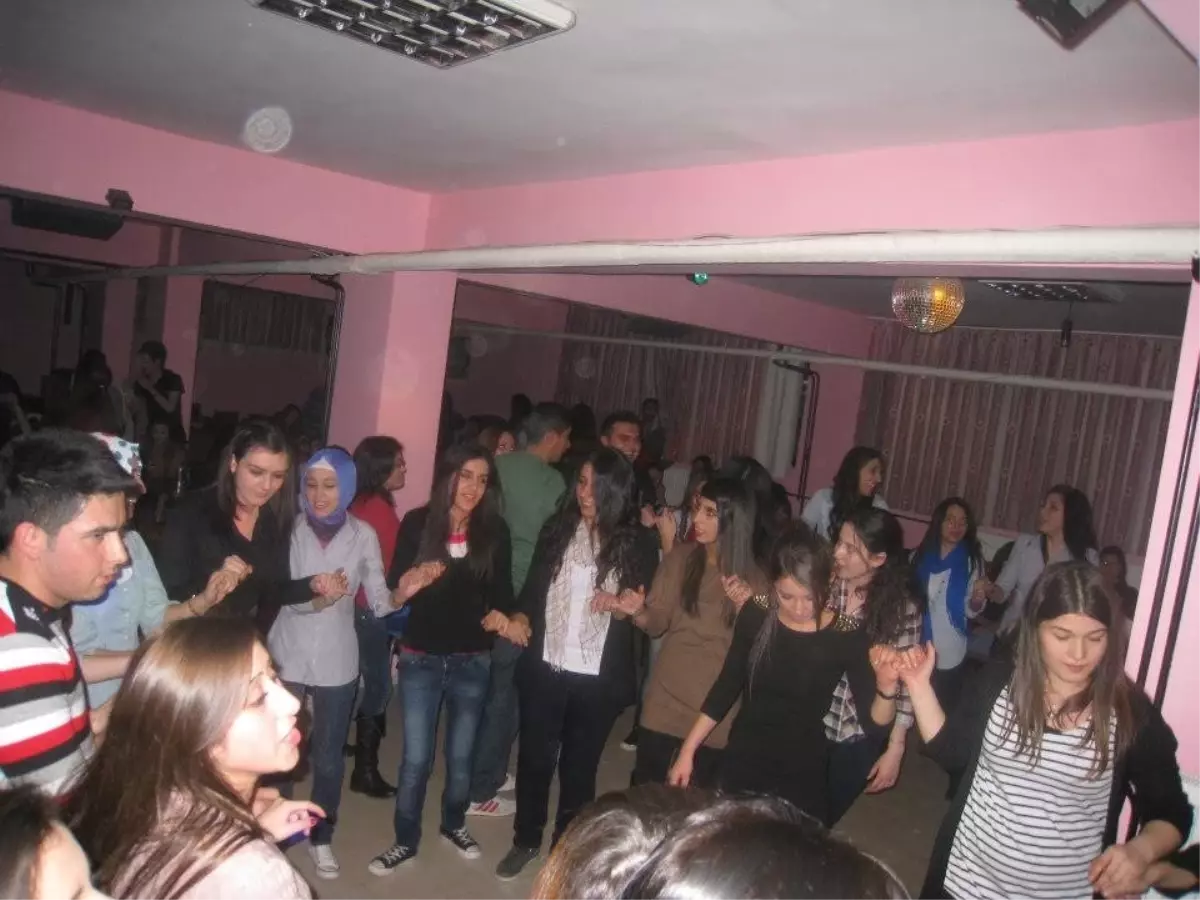 Hisarcık Myo\'da Dönem Sonu Müzik-Eğlence Gecesi