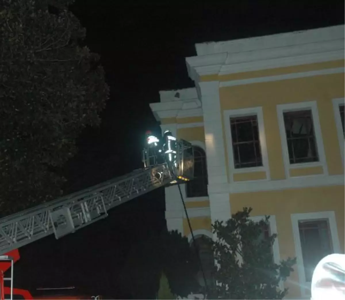 İstanbul İtfaiyesi\'nin "Galatasaray Üniversitesi Yangını" Raporu