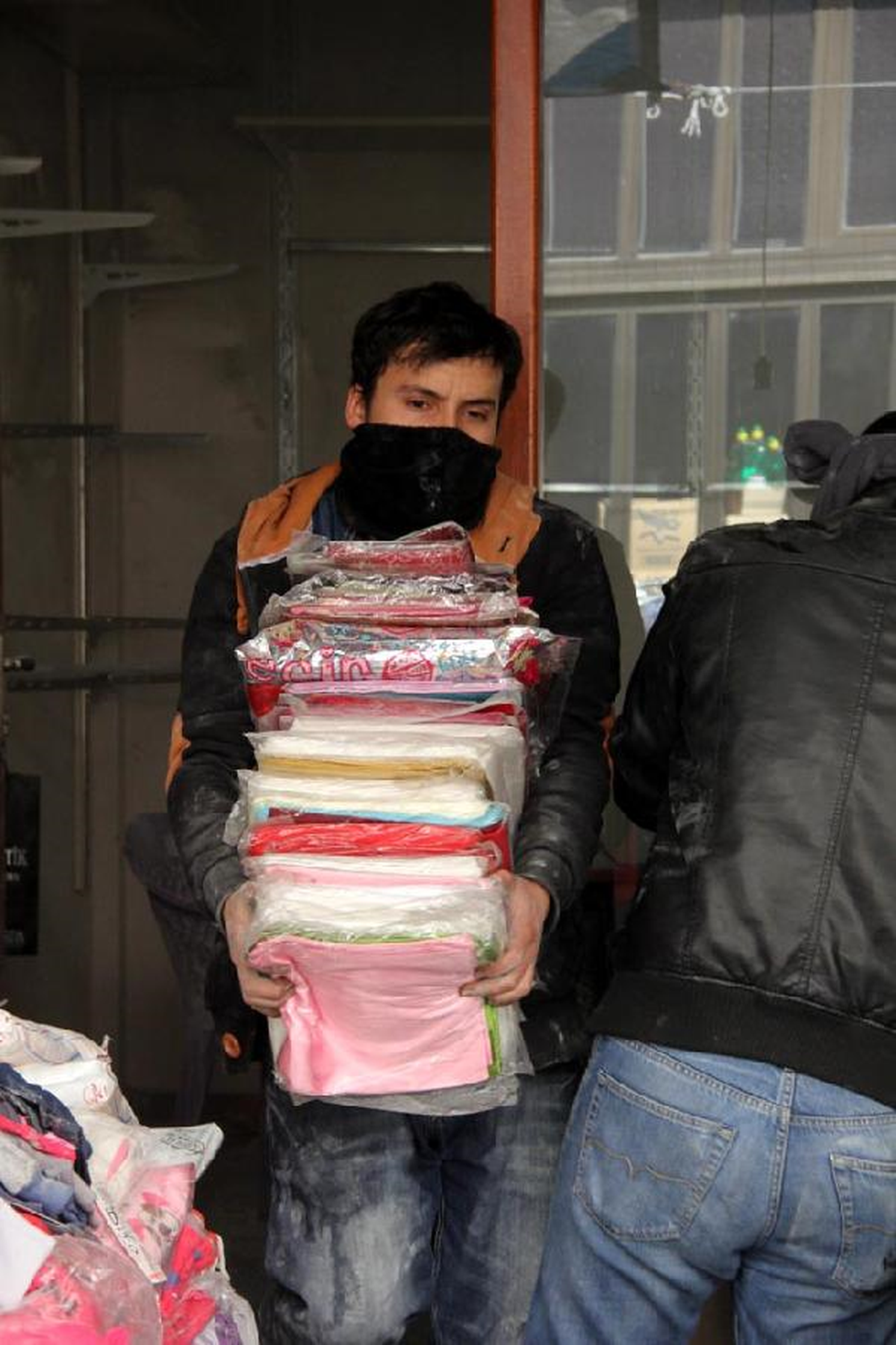 İşyerinde Yangın Çıkan Kadın Ağladı