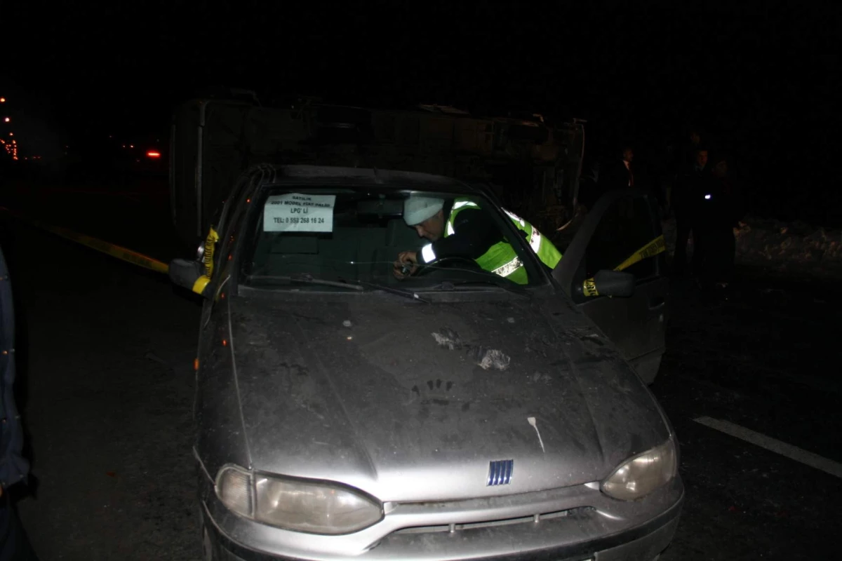 Kars\'ta Trafik Kazası: 1\'i Ağır 12 Yaralı