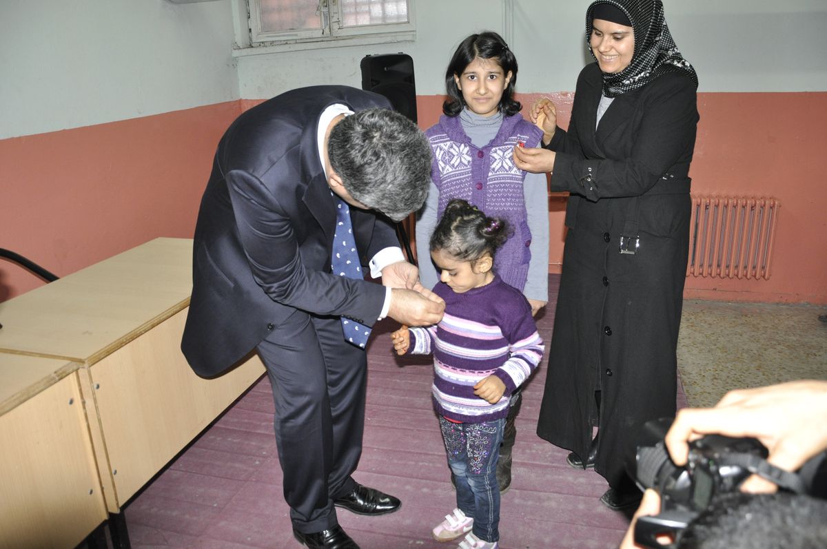Kaymakamlıktan Çocuklara Çeyrek Altın