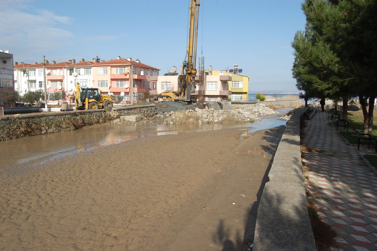 Köprü İnşaatı Devam Ediyor