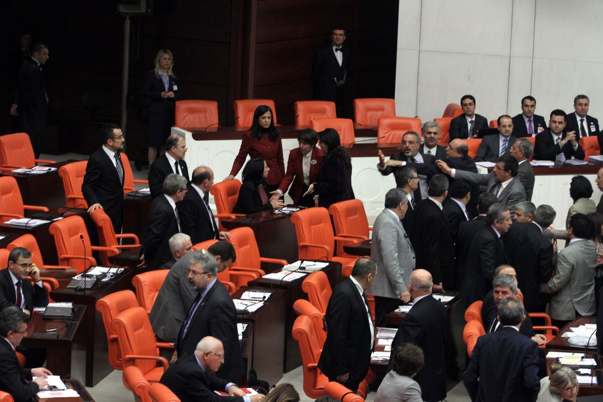 Meclis Genel Kurulu\'nda "Ana Dilde Savunma" Görüşmeleri