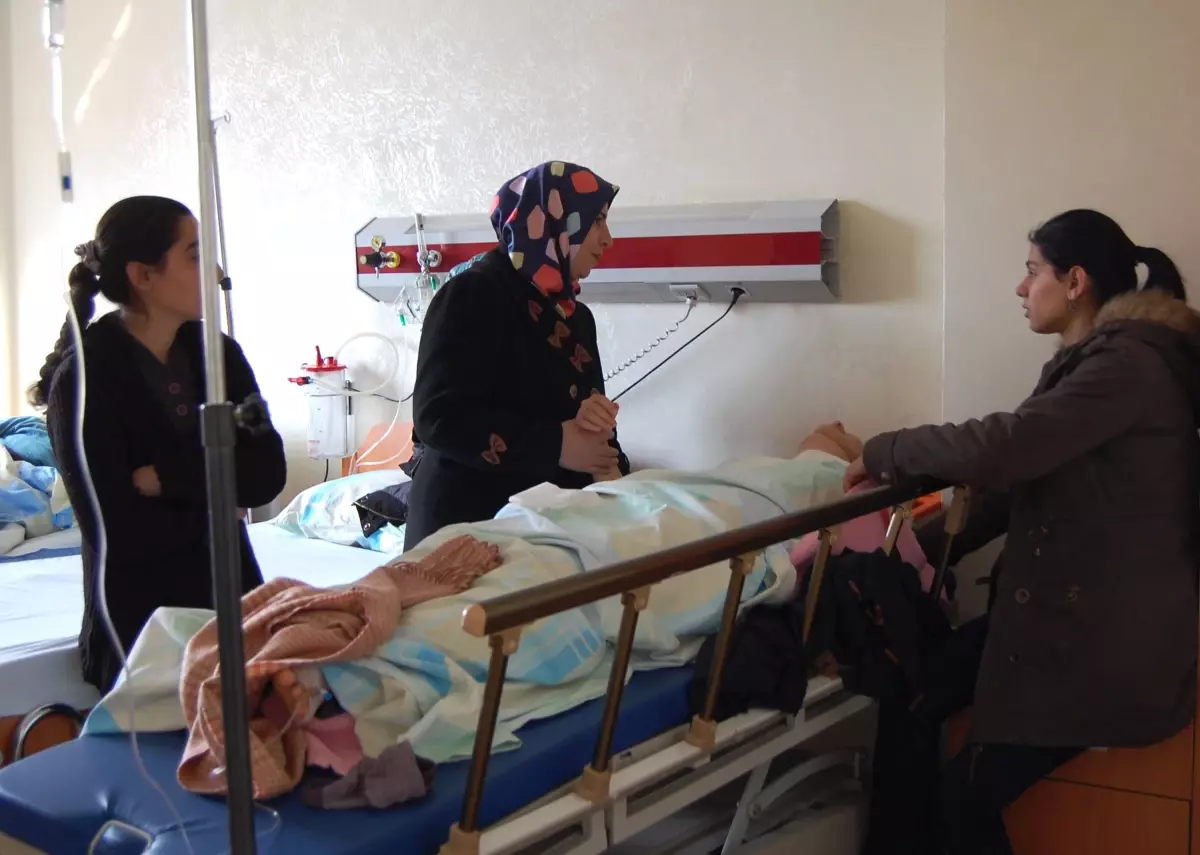 Kar Kütleleri 2 Genç Kızın Üstüne Düştü