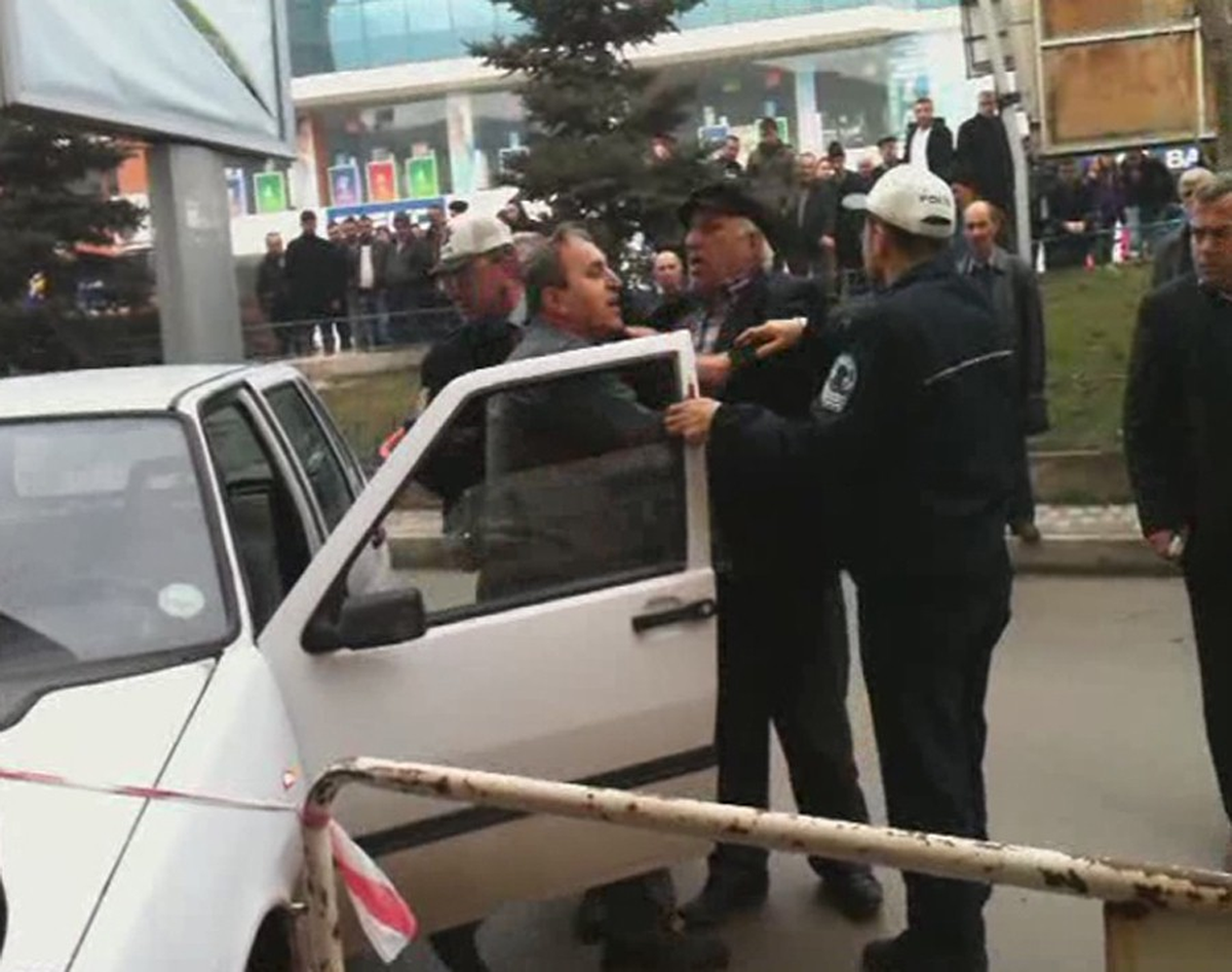 Küfürler Eden Sürücüye Gözaltı