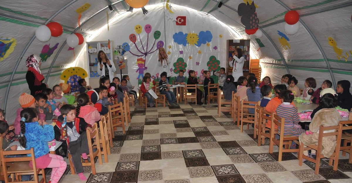 Suriyeli Minikler Okula Türkiye\'de Başladı
