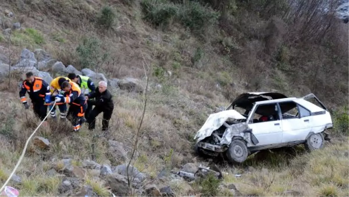 Uçurumda 50 Metre Takla Atan Otomobilden Yaralı Çıktı