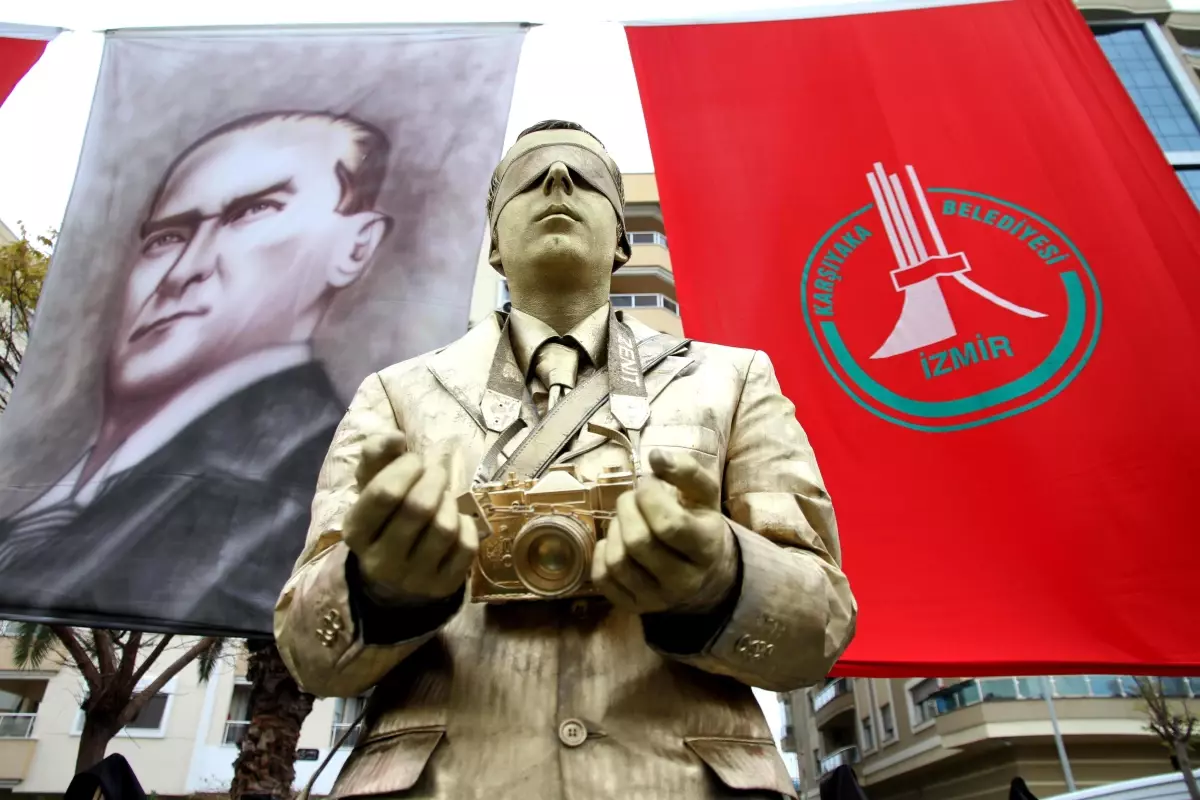 Uğur Mumcu Karşıyaka\'da Meşaleyle Anıldı