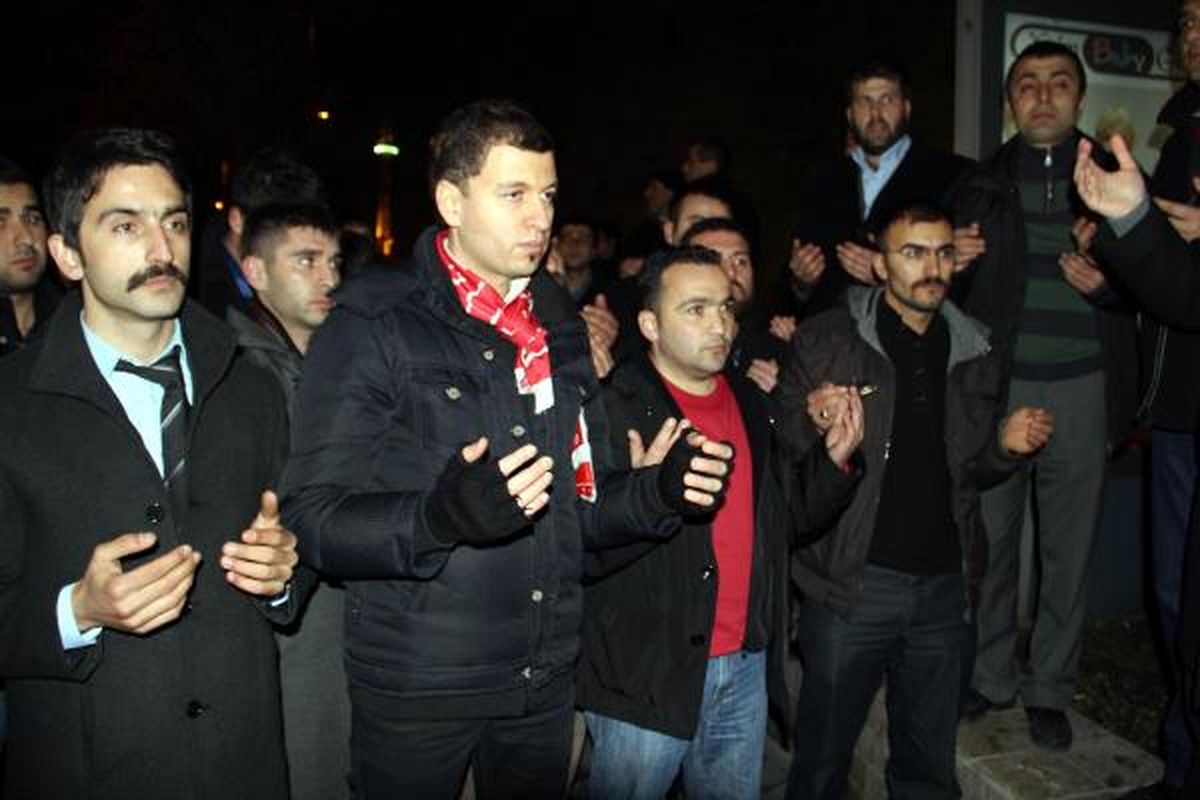 Ülkücüler Kandil Gecesi Şehitler İçin Yürüdü