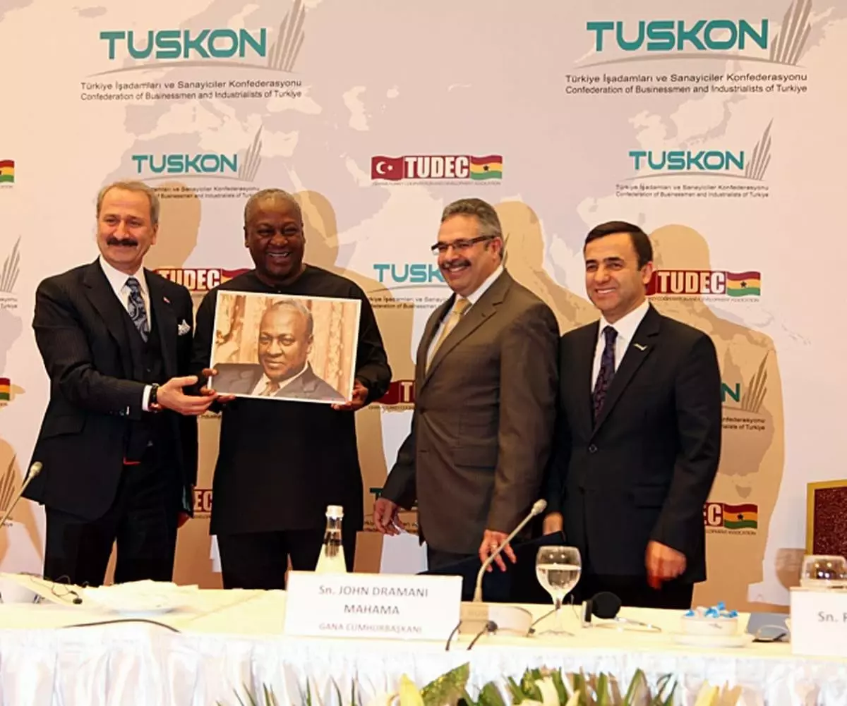 Umpaş Seramik'ten Gana Cumhurbaşkanı'na Özel Hediye