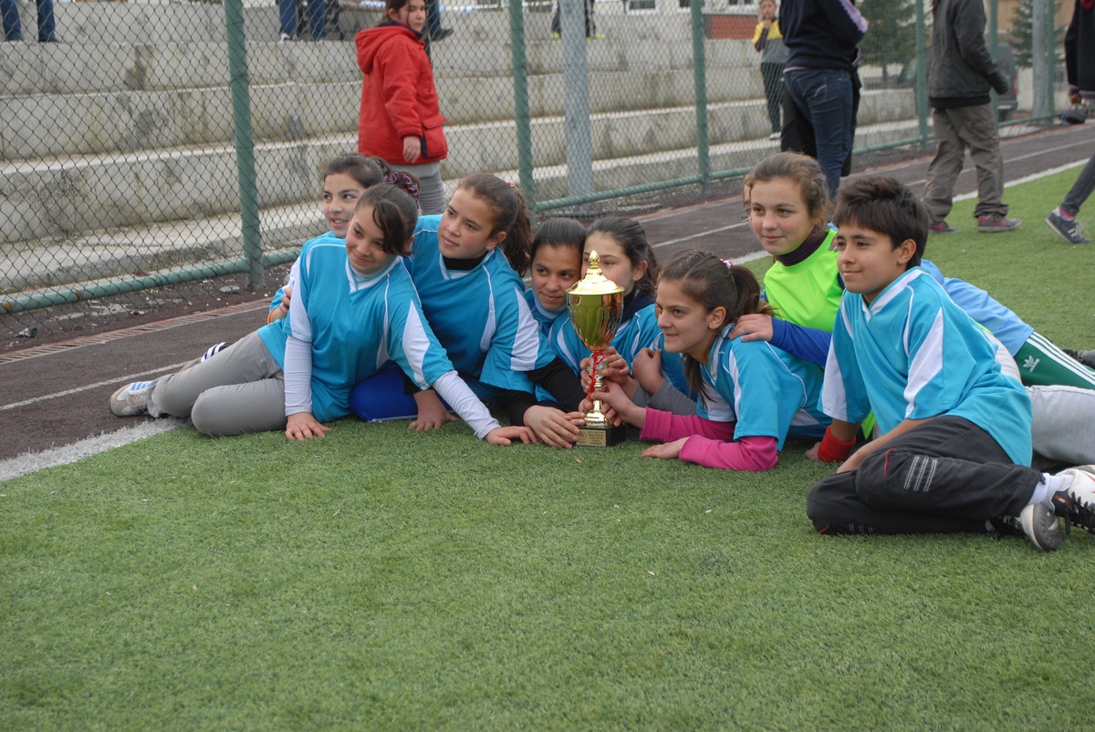 Yıldızlar Futbol Turnuvası Şampiyonlarını Kupalarını Aldı