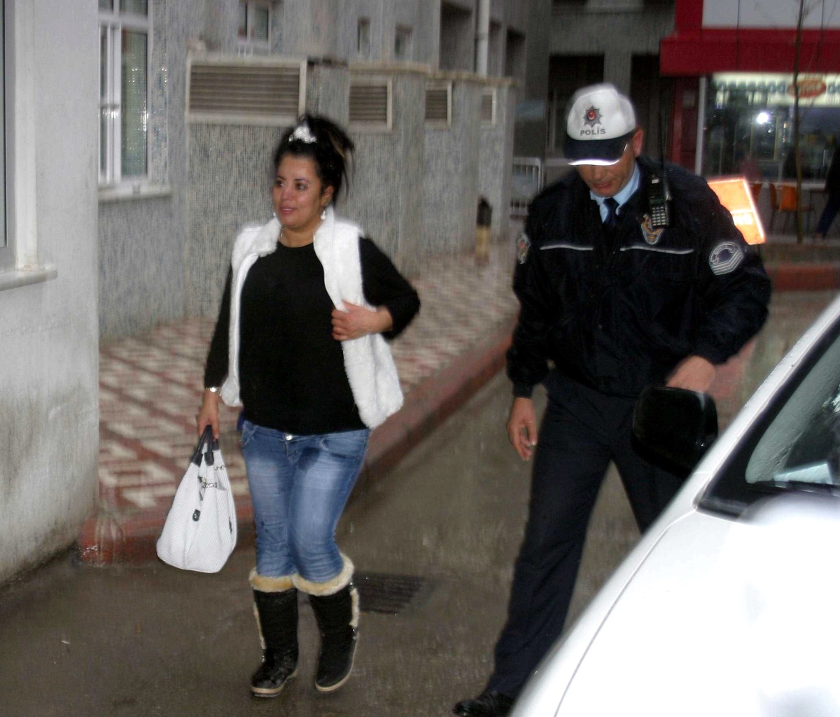Alkollü Kadın Sürücü Polise Yakalandı