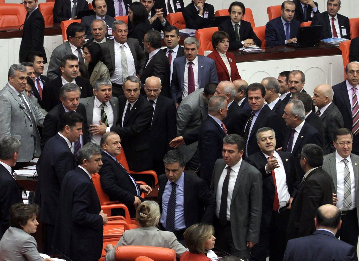 "Ana Dilde Savunma" Meclis\'ten Geçti