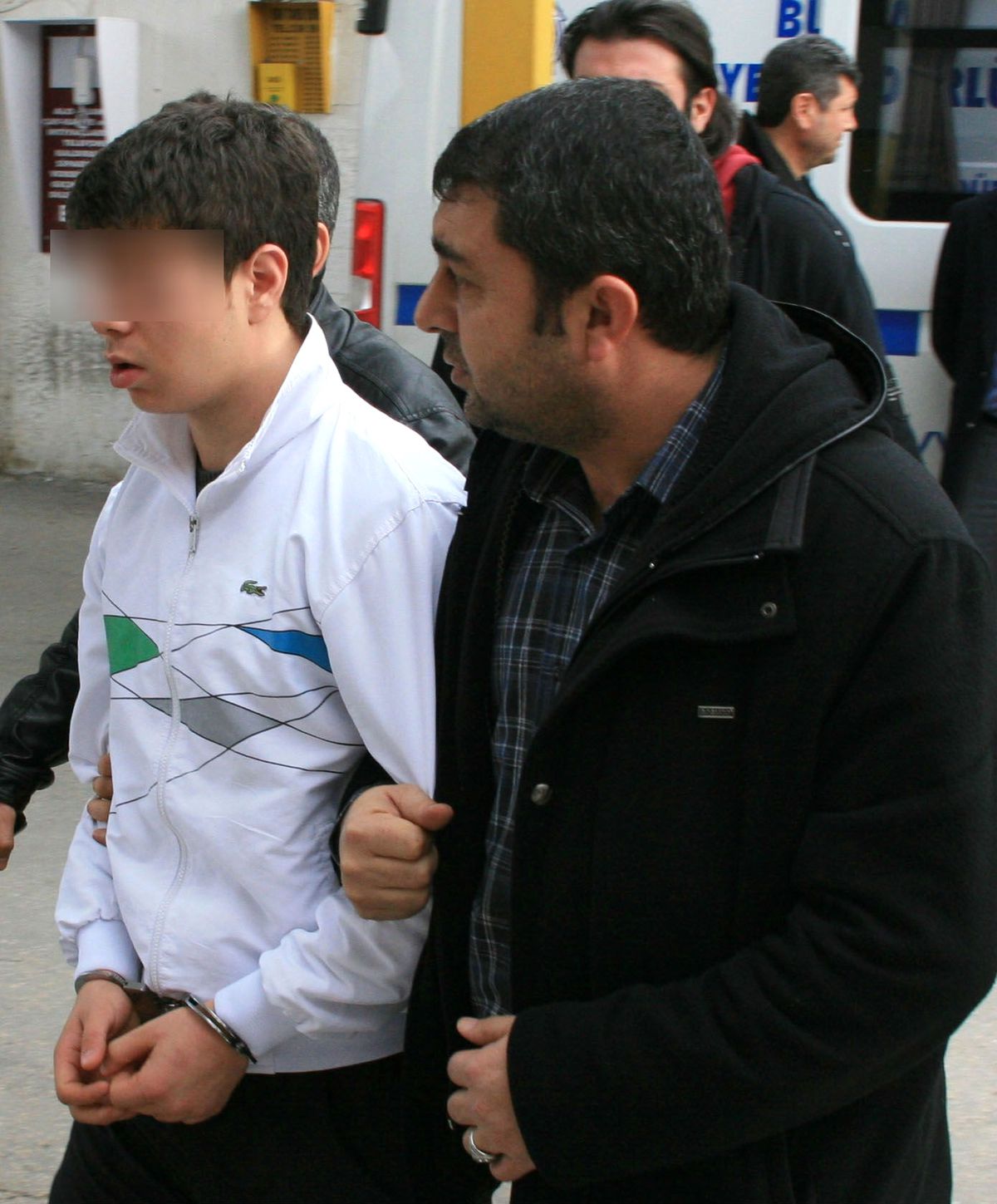 Annesini Polisin Elinden Kaçıran Genç Tutuklandı