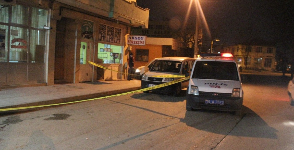 Arkadaşını Bıçakla Yaralayıp Kaçtı
