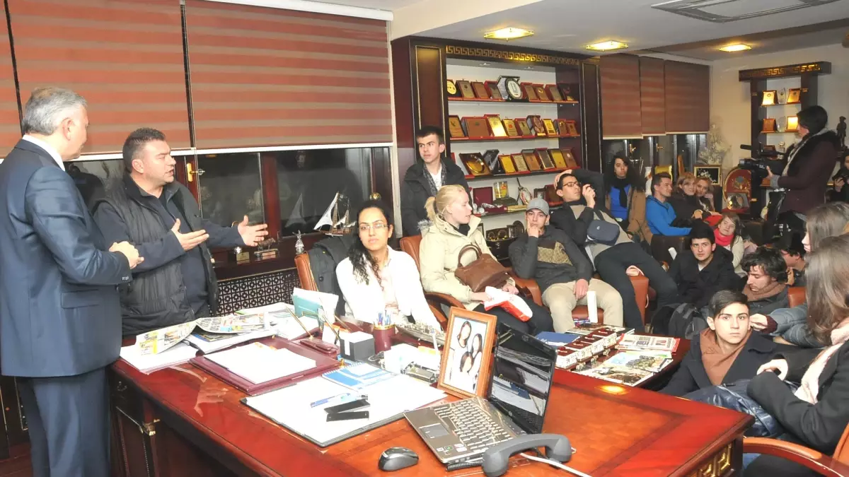 Avrupalı Gençler Hamamda Terledi