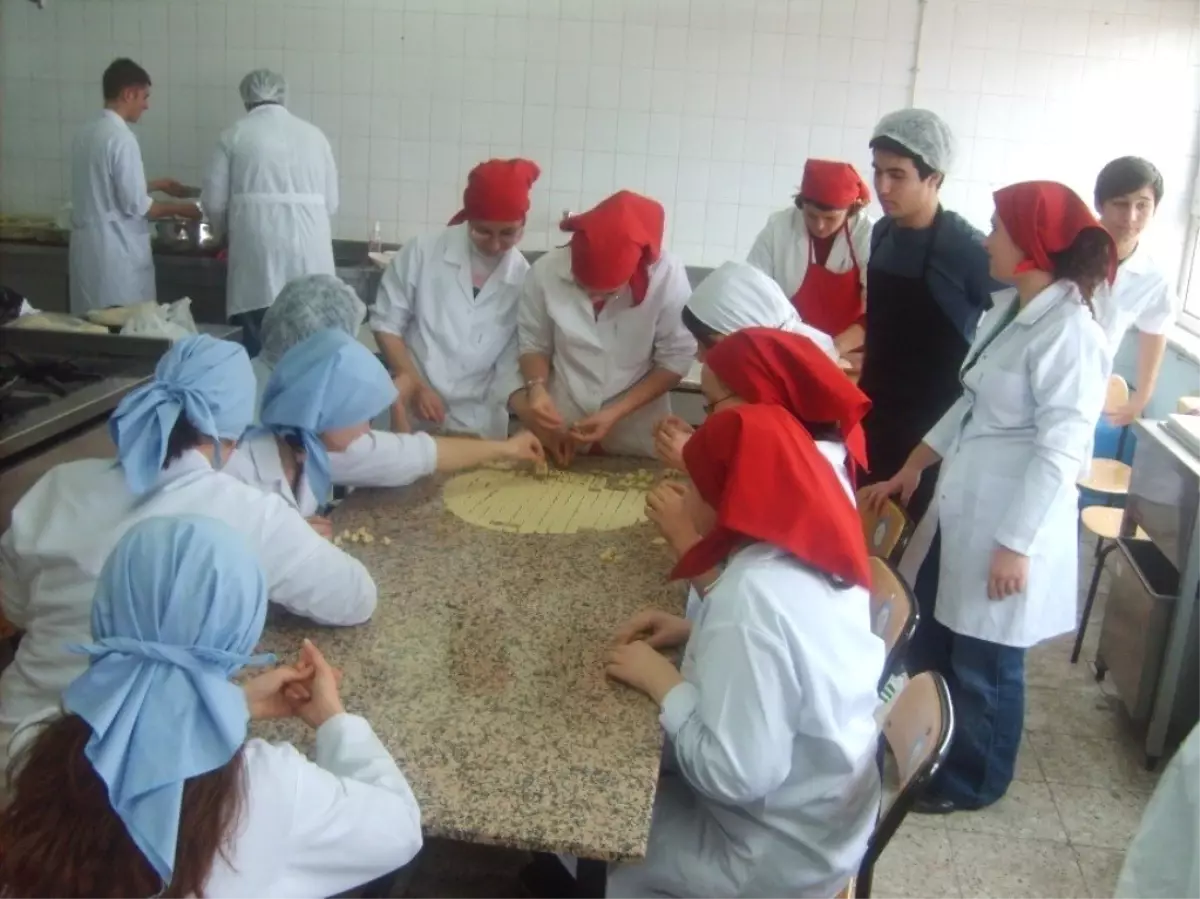 Ayşe Akpınar\'da Mantı Coşkusu